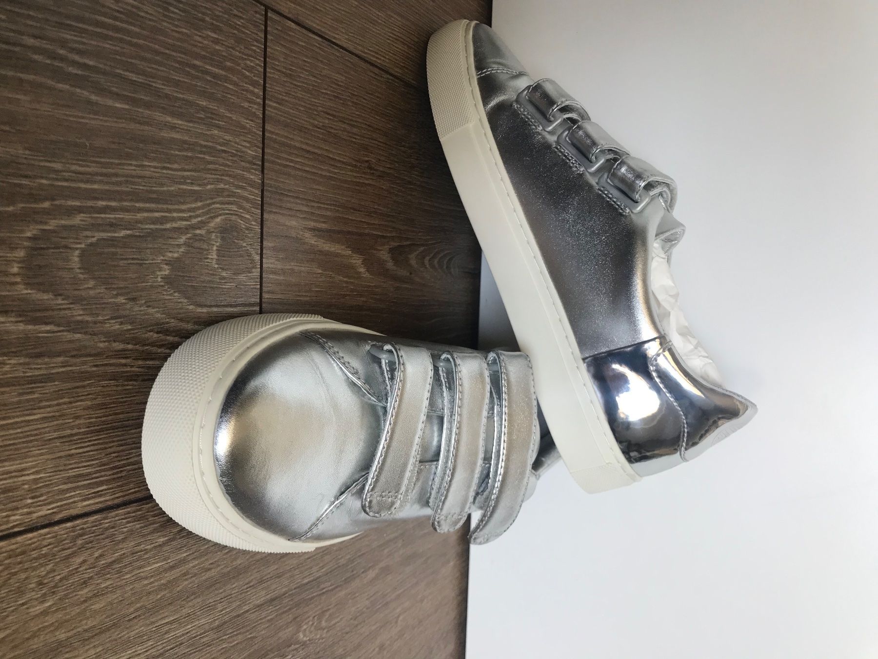 Scarpe da donna: Baskets Tory Burch argentées comme neuves, taille 40 – Nuovo (secondo la descrizione) da Grimisuat venduto da eliseba88 1