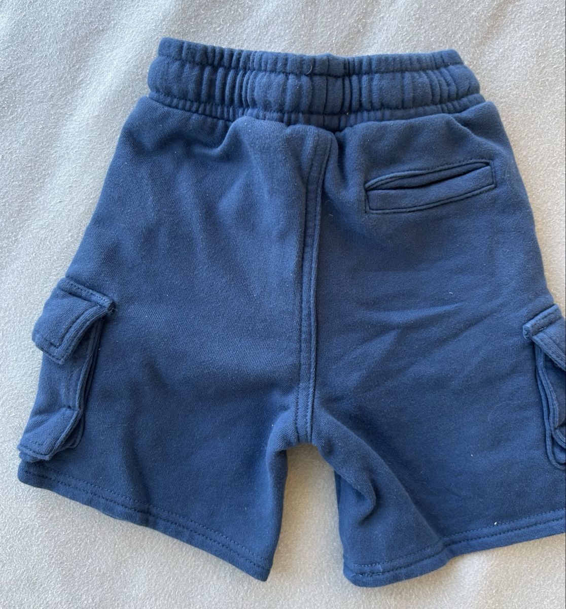 Pantaloni: Short cargo bleu 4 ans (104 cm) – Nuovo e nell'imballaggio originale da Baar nendaz venduto da min_n5tw 1