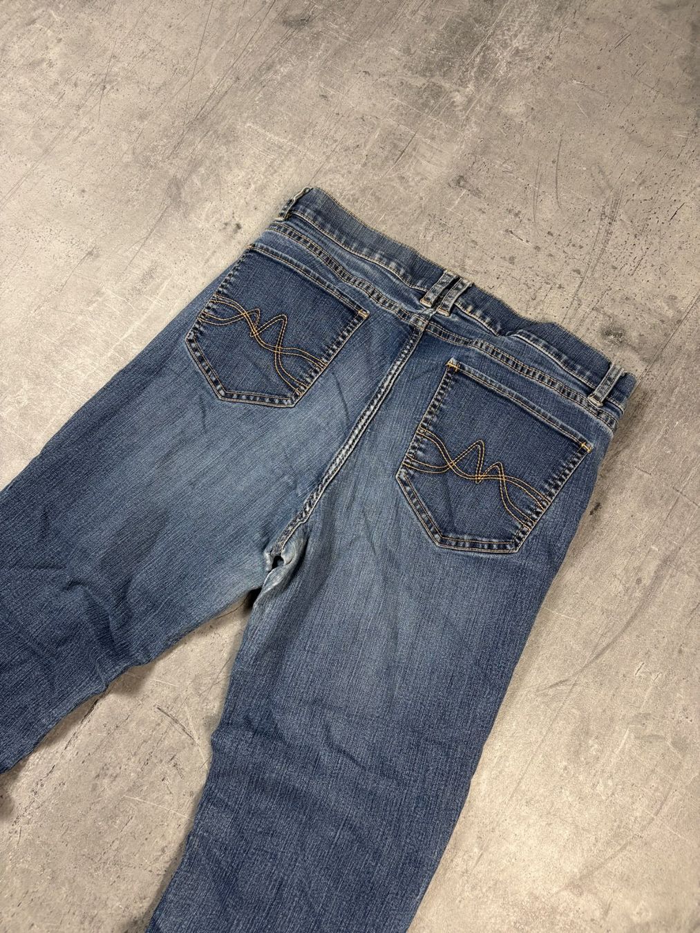 Jeans: Vintage Y2K 2000s Super Flared Bootcut Jeans – Usato da Werdenberg venduto da hase.vintage 2