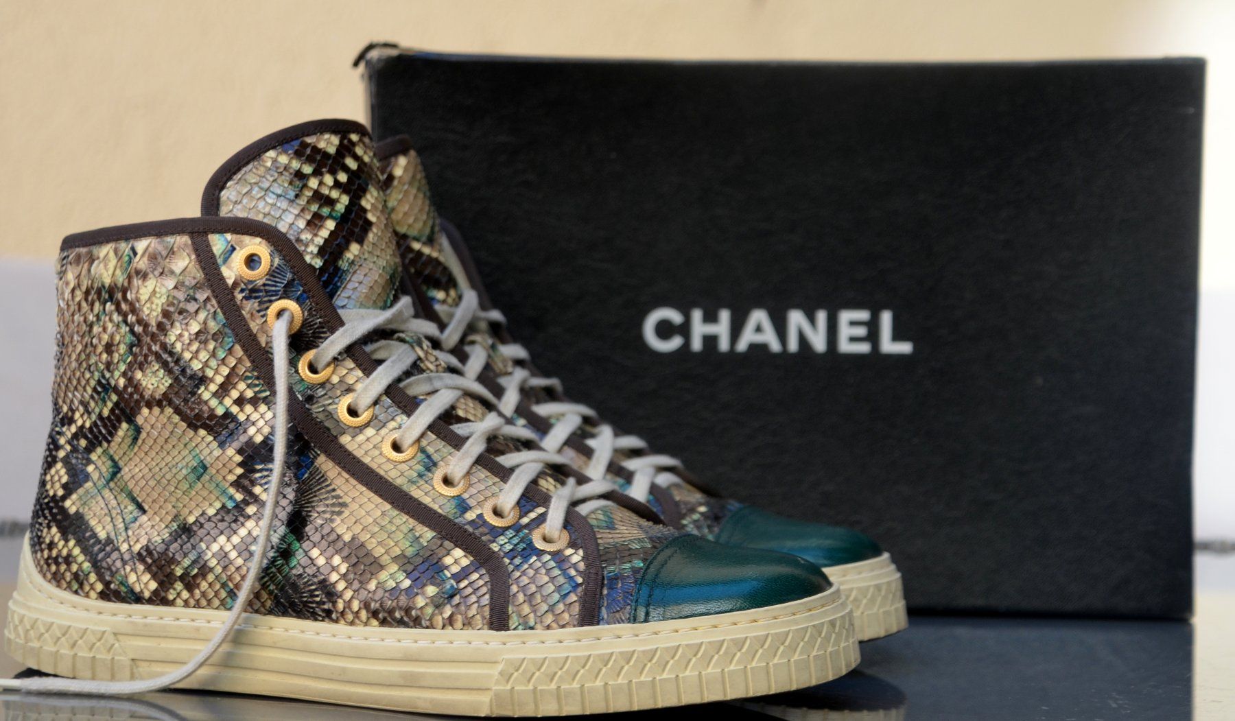 Chanel Herrenschuhe: CHANEL Python Sneaers 40.5 – Gebraucht aus Collonges von Auganien