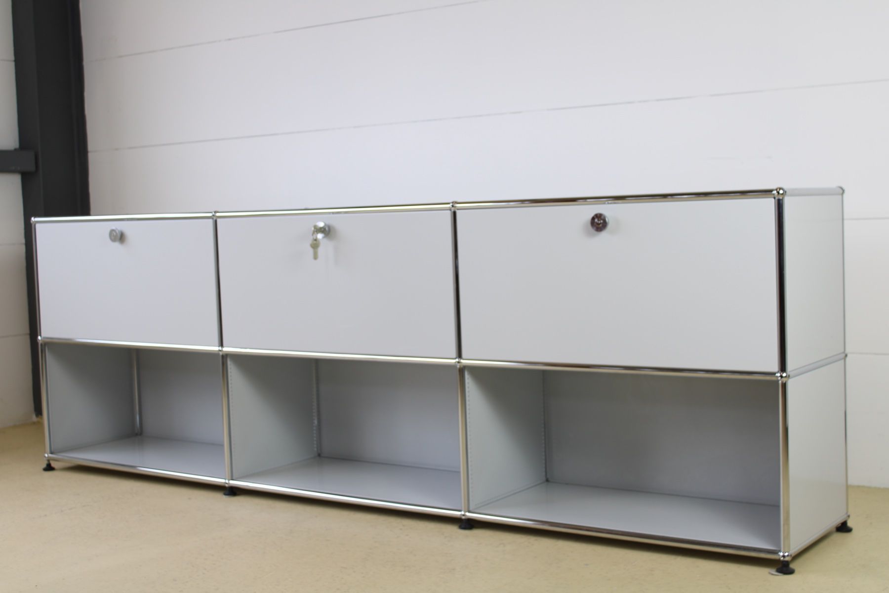 USM Scaffali: USM Sideboard lichtrau, Umbau möglich! – Usato da Meinisberg venduto da atelier_TILIJA