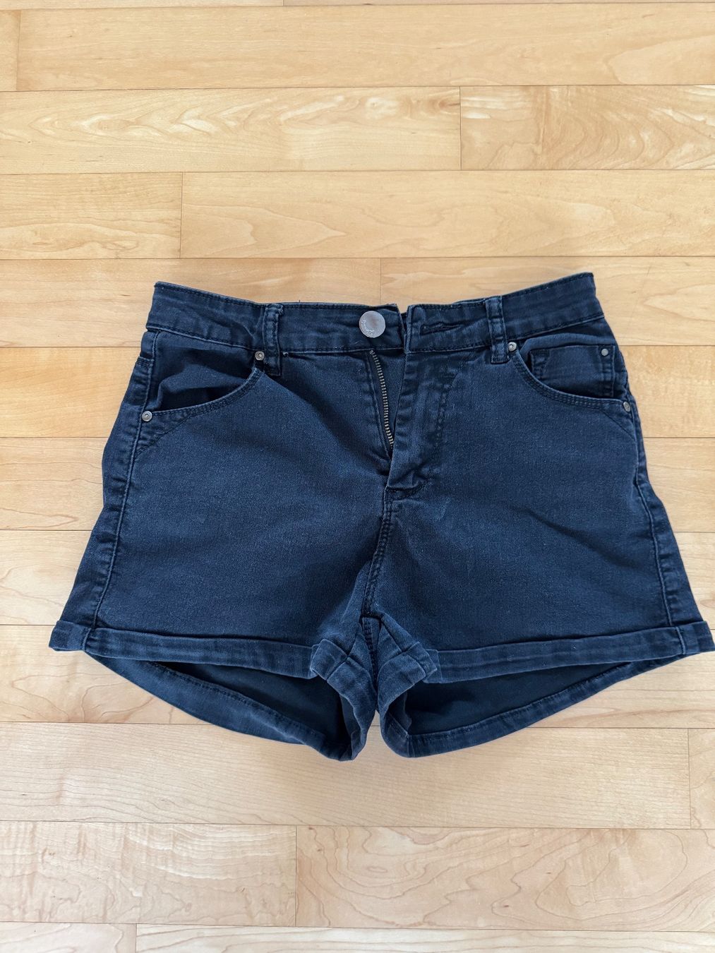 Pantaloni: Schwarze Jeans Shorts – Usato da Urdorf venduto da roses202