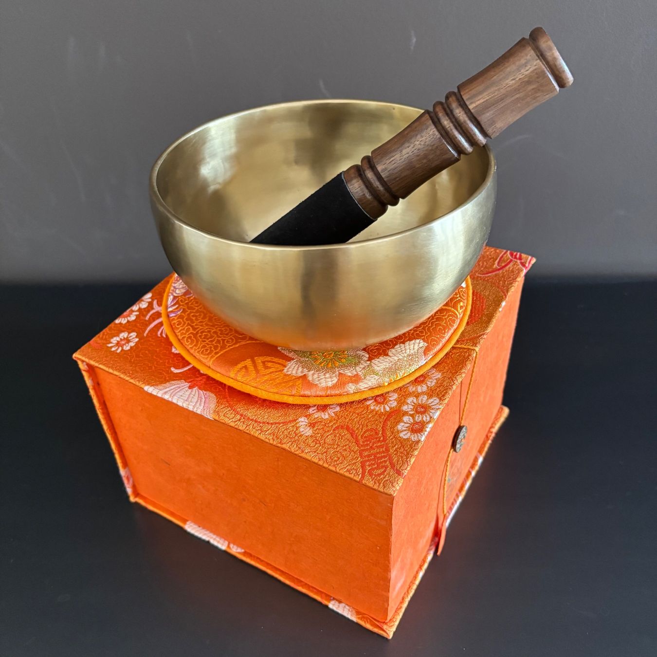 Strumenti musicali: Klangschalen-Set «Blumenmotiv» – Nuovo e nell'imballaggio originale da Aarau venduto da sonantro 2
