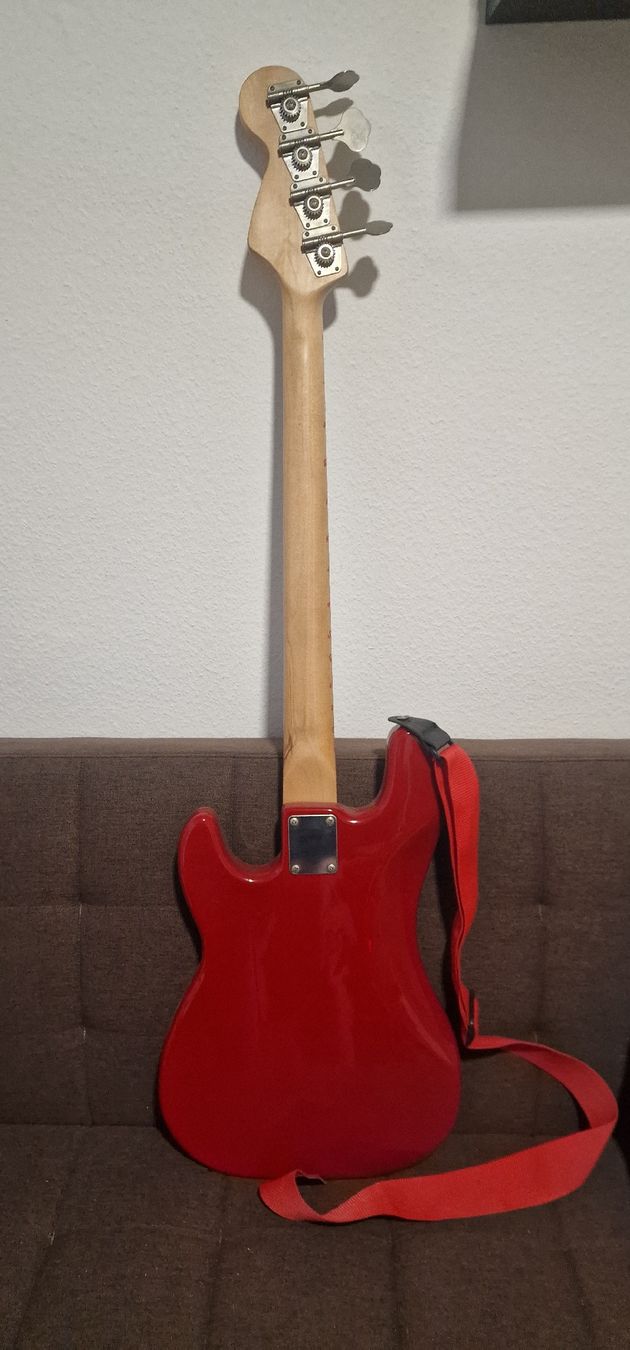 Instruments de musique: Bassgitarre rot – D'occasion à St. Gallen par Bsehfrei_99 3