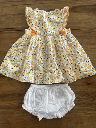 Süsses Sommerkleid mit Höschen für Mädchen