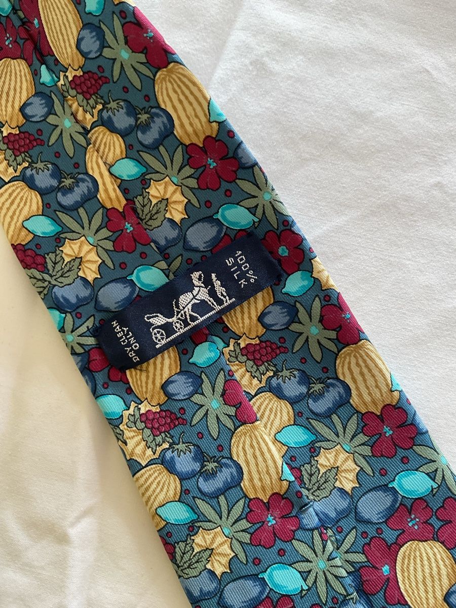Hermès Krawatten: Hermès Tie - Floral & Fruit Pattern - classic design - 100% – Neu (gemäss Beschreibung) aus Baar von pau_gyx6 1