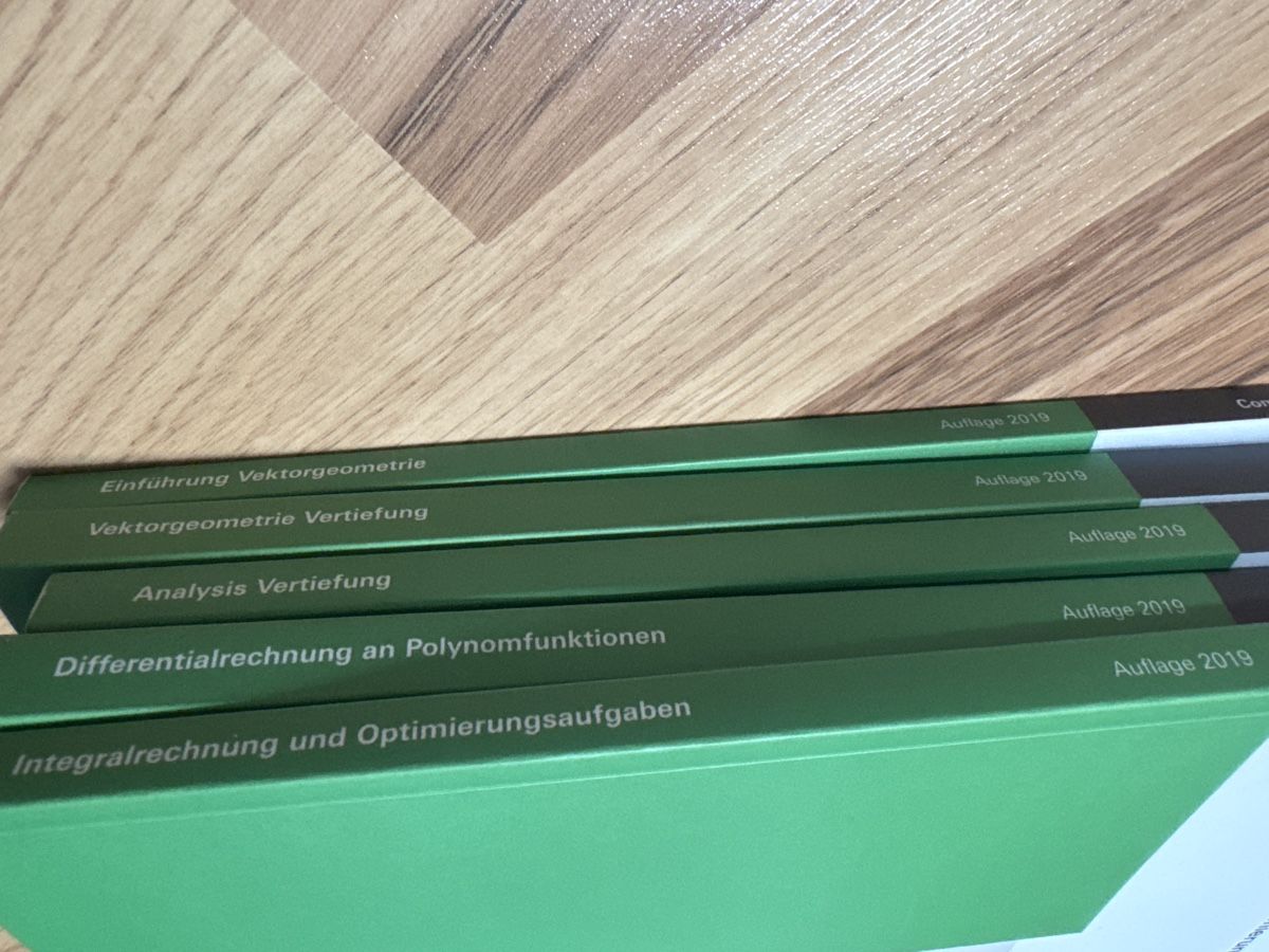 Bücher: Mathematik compendio 5 Stk. guteZustand – Gebraucht aus Wetzikon ZH von ana_5lwx