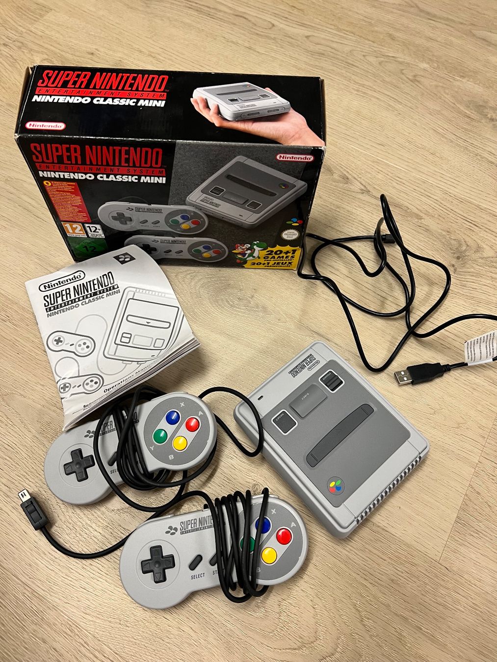 Nintendo Konsolen: Nitendo Spielekonsole – Gebraucht aus Halten von enilin