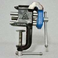 Rare mini étau vintage soviétique pour bijoutiers horlogers