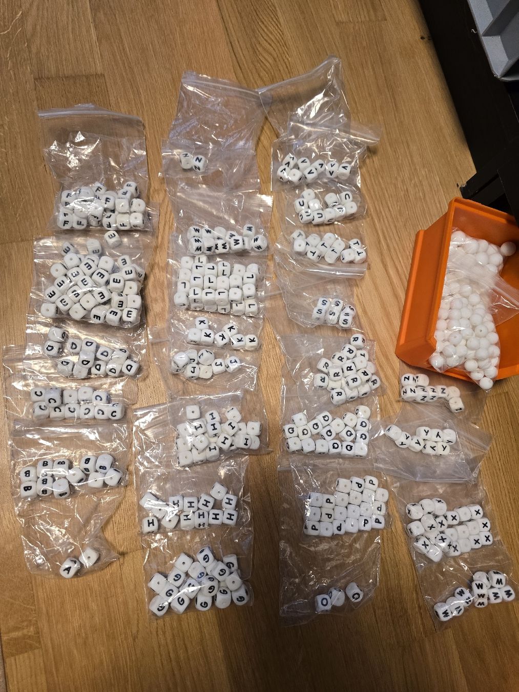 Perlen (unechte): Nuggi- und Beissring- Sillikonperlen – Neu und originalverpackt aus Sulgen von Seven_Speed 1
