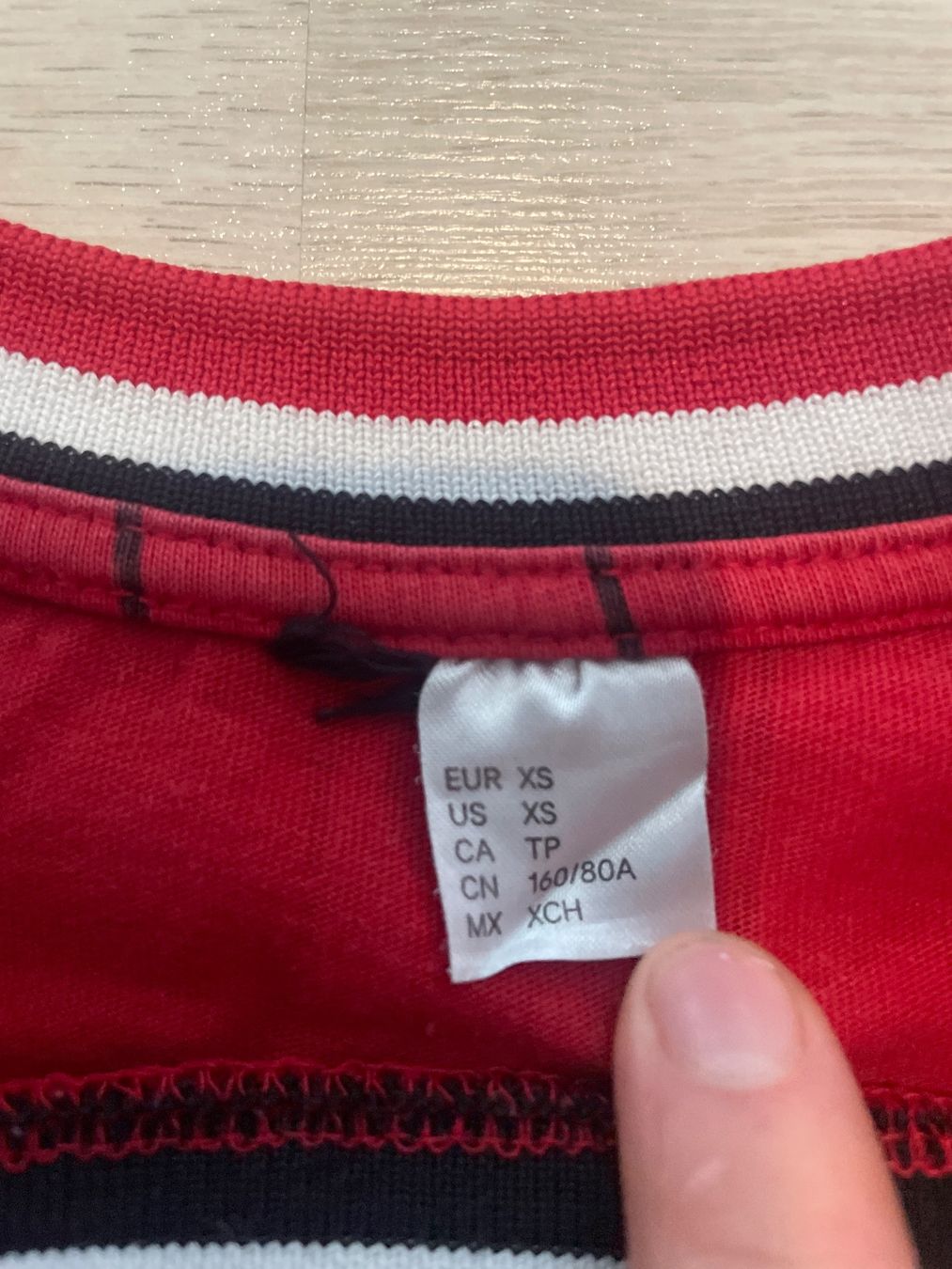 T-shirt: Crop top rouge taille XS – Usato da Ste-Croix venduto da aud_5p6b 2