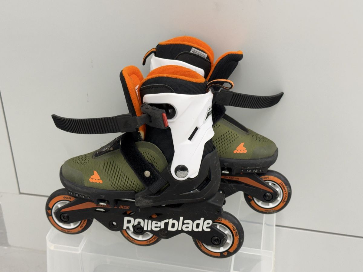 Pattini in linea & Pattini a rotelle: Kids Rollerblade Inline Skates - Size EU 28-32 – Usato da Hagendorn venduto da nik_9x6x