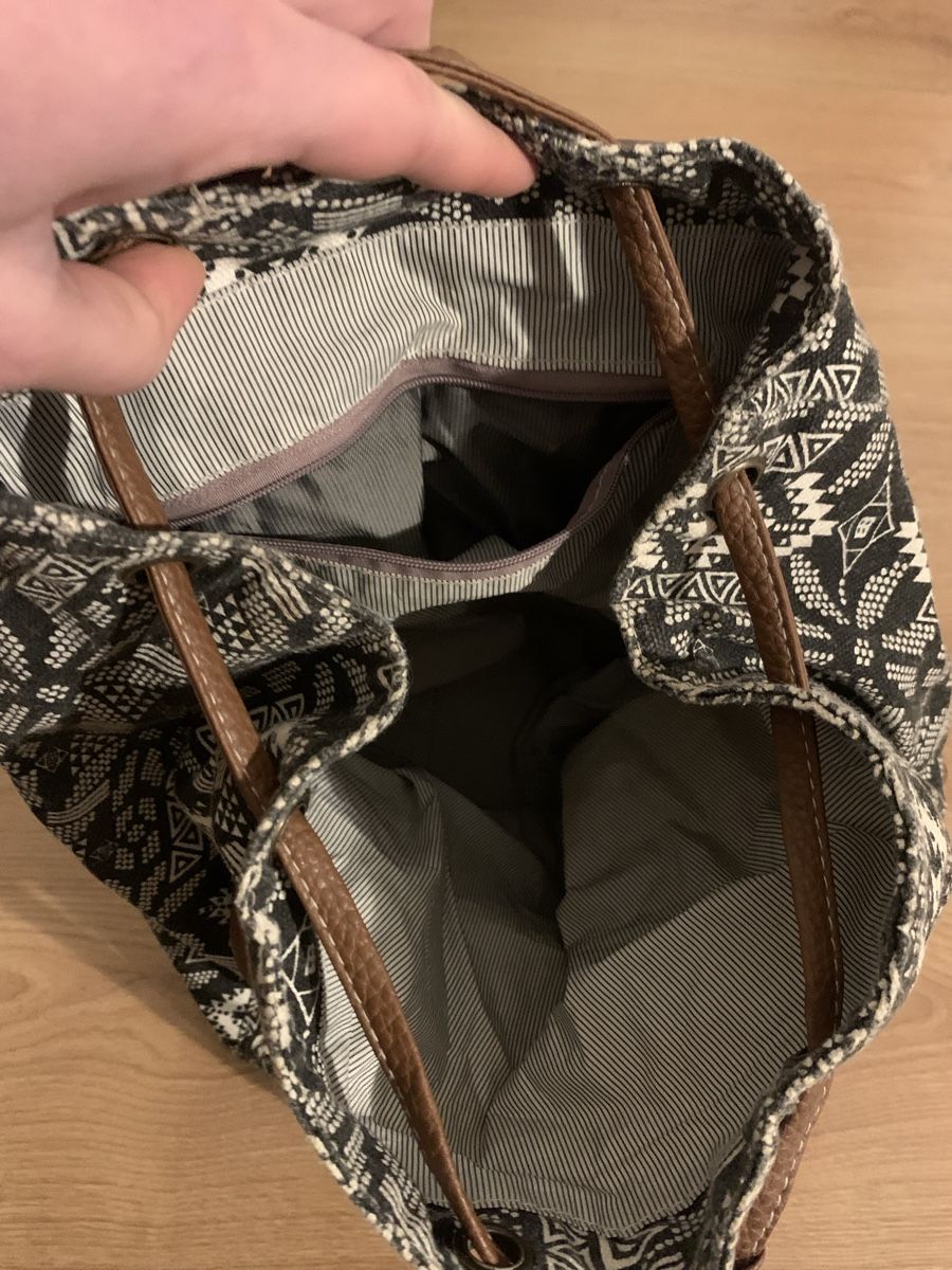 Zaini: Trendiger Rucksack schwarz/weiss mit Muster – Nuovo (secondo la descrizione) da Solothurn venduto da amelie.br 3