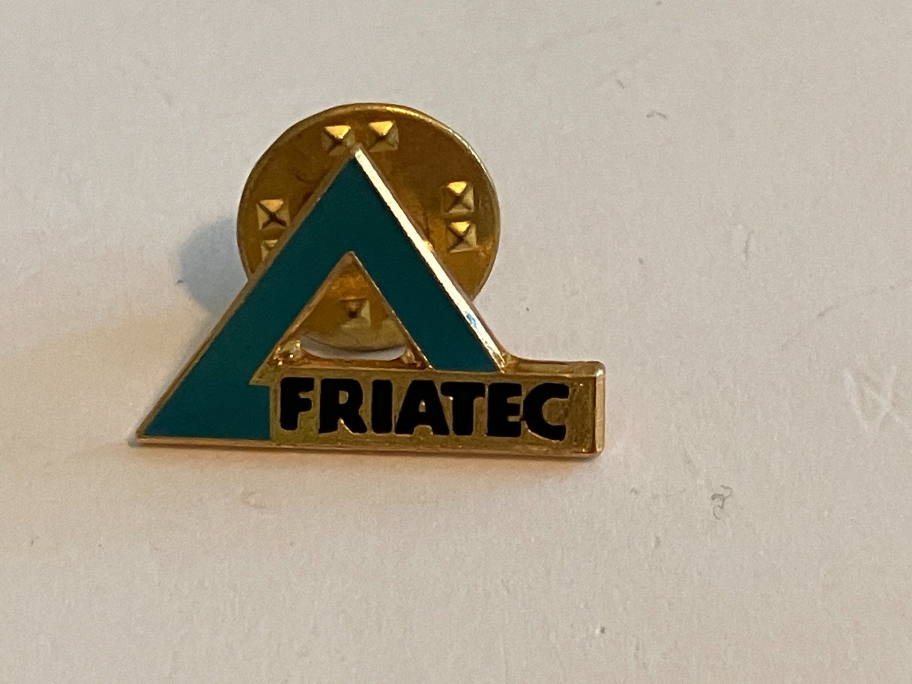 Placchette & Badge: 1 Pin Friatec – Usato da Basel venduto da djwwpp