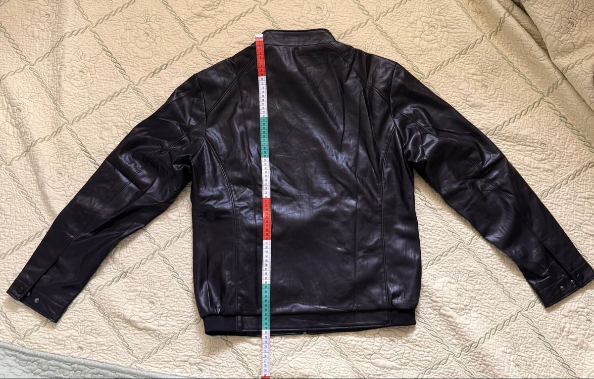 Giacche: Stylish Men's Black Leather Bomber Jacket - Fall Ready! – Usato da Genève venduto da tem_d8mx 1