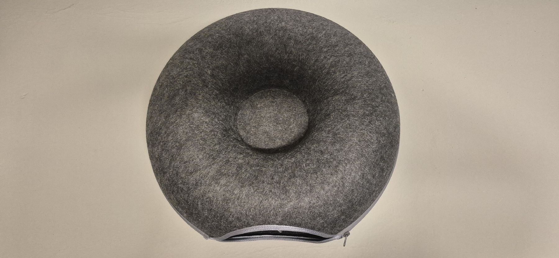 Cucce & Letti: Katzenhöhle Donut – Nuovo (secondo la descrizione) da Ennetbaden venduto da dom_5nlb 1