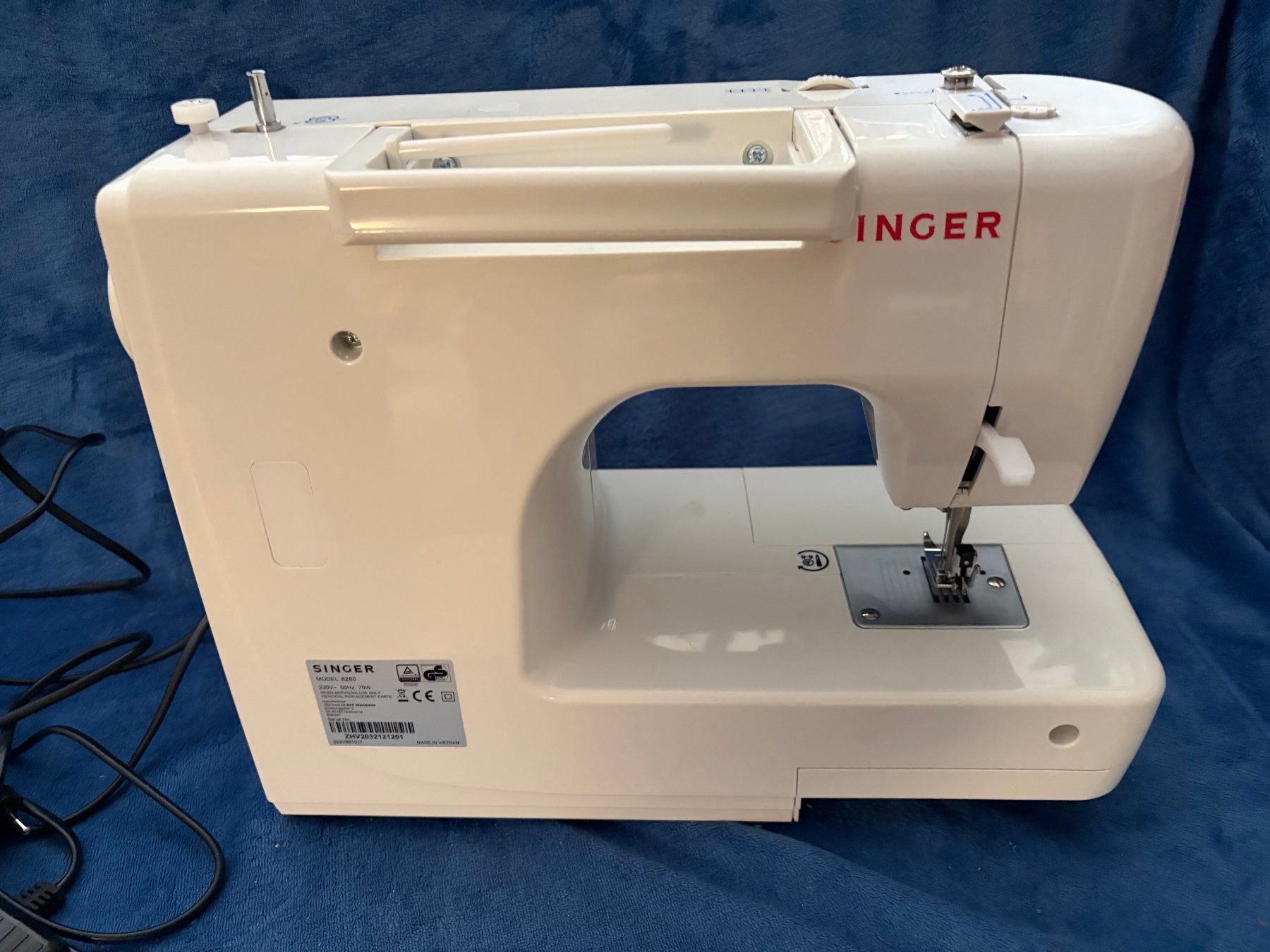 Singer Nähmaschinen: Singer Nähmaschine Modell 8280 – Gebraucht aus Mollis von Hg 3