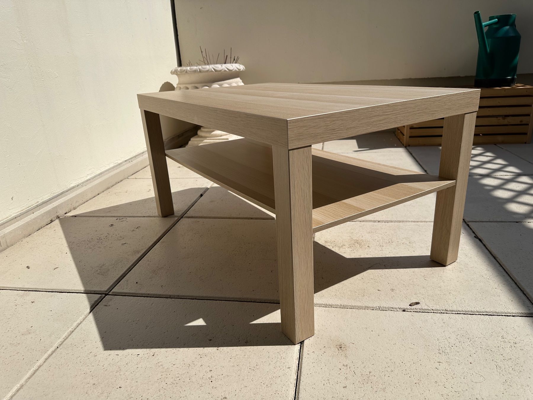 Tables: Table basse chêne clair avec tablette de rangement – D'occasion à La Croix-de-Rozon par QuentCH 1