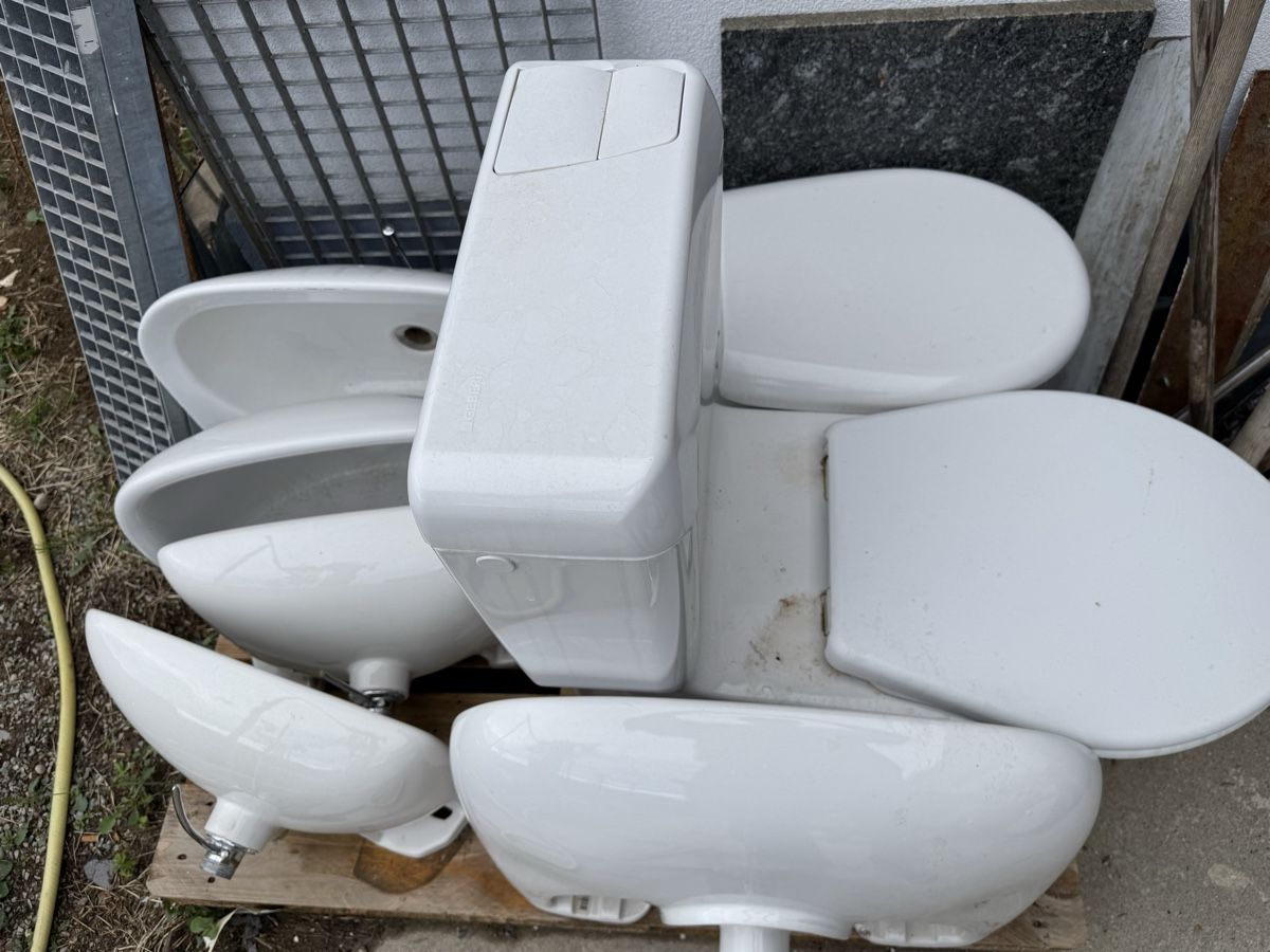 Laufen WC: LAVABO, WC 10CHF PRO STÜCK – Usato da Orpund venduto da dizi.98 1