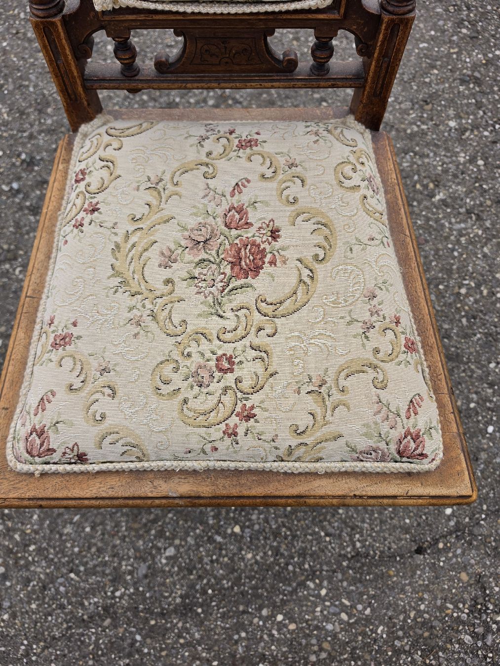 Sedie: Antiker Stuhl mit Blumenmuster - Einzigartiges Design! – Usato da Mettlen venduto da elios0888 1