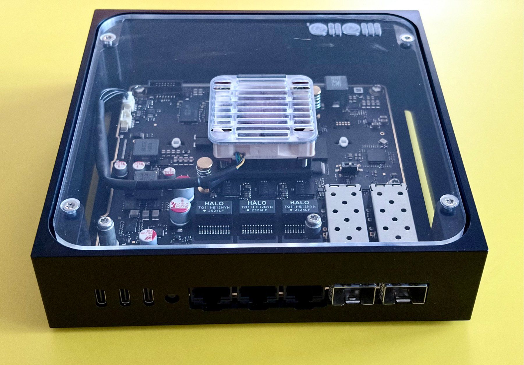Modem & Router: Mono Gateway (10 Gbps - Router / Gateway / Firewall) – Usato da Moudon venduto da dcm_ 3