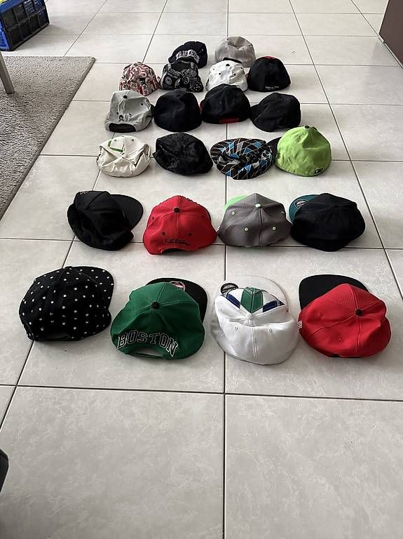 Altro abbigliamento per bambino: 22 Stk. Kappen – Usato da Wohlen AG venduto da Goodprises 4