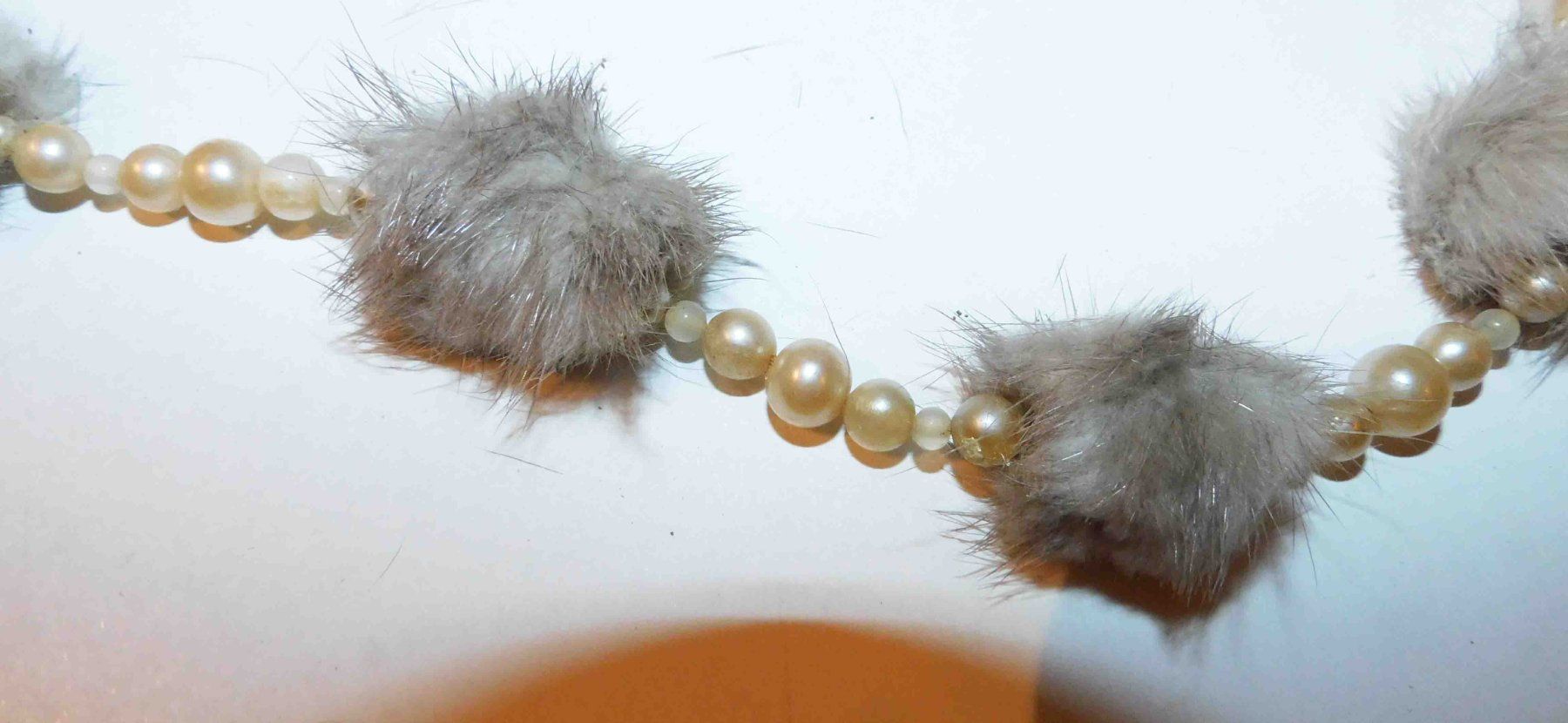 Catenine: Neue Fundschätze Halskette mit kl Nerzfell u Perlen – Usato da Sursee venduto da 76 2