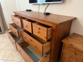 Commode en bois massif 8 tiroirs en bon état occasion