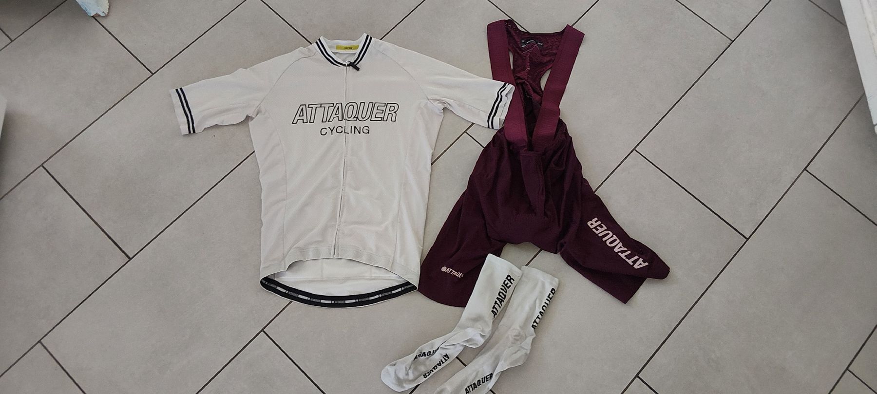 Lotti di vestiti: ensemble vélo Attaquer – Usato da Vallon venduto da cycleram