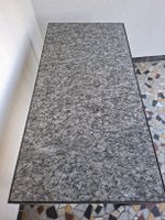 Tisch mit Granitplatte und Stahlgestell unfertiger Zustand