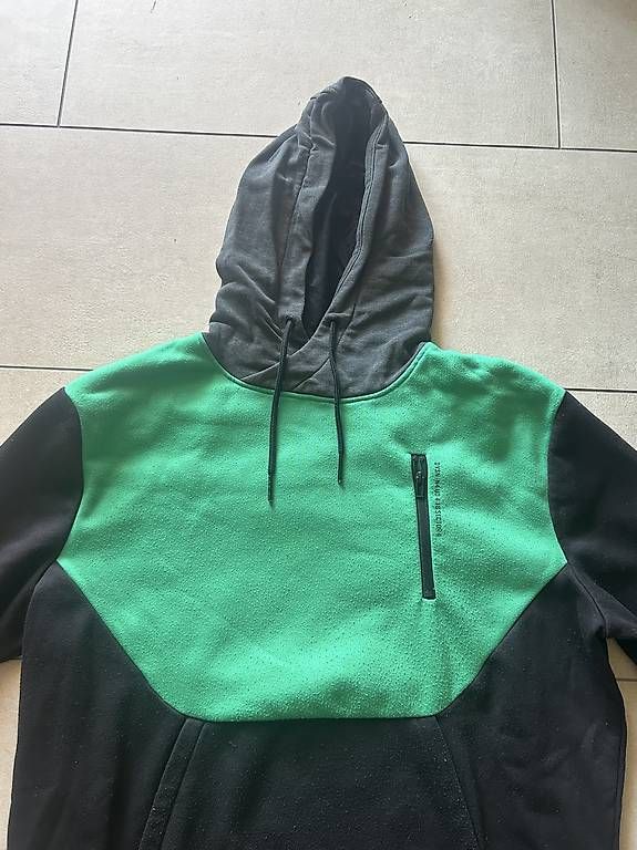 Pullover & Sweatshirts: Pullover schwarz/grün – Gebraucht aus Maisprach von _aliciarebecca_ 1