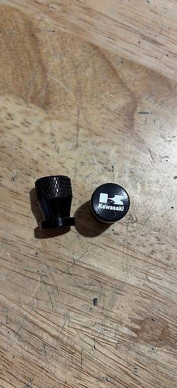 Tutti i ricambio per moto: Kawasaki Ventilkappen neu – Usato da Sulgen venduto da Skidriver100 1