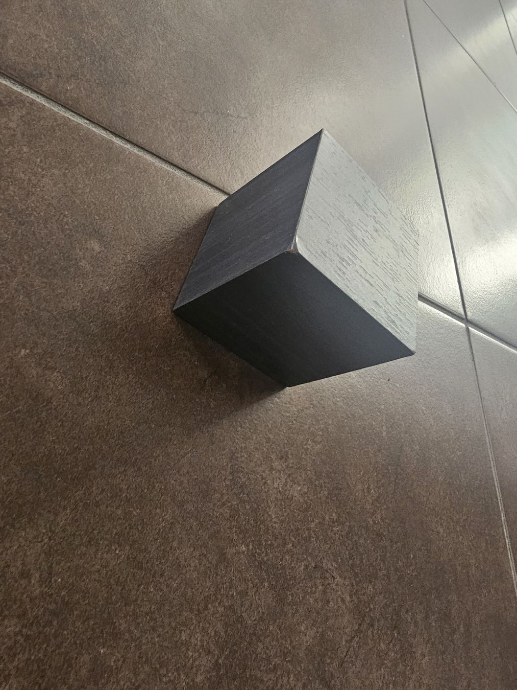 Sveglie: Réveil design original en bois gris – Usato da Bulle venduto da Bflowx