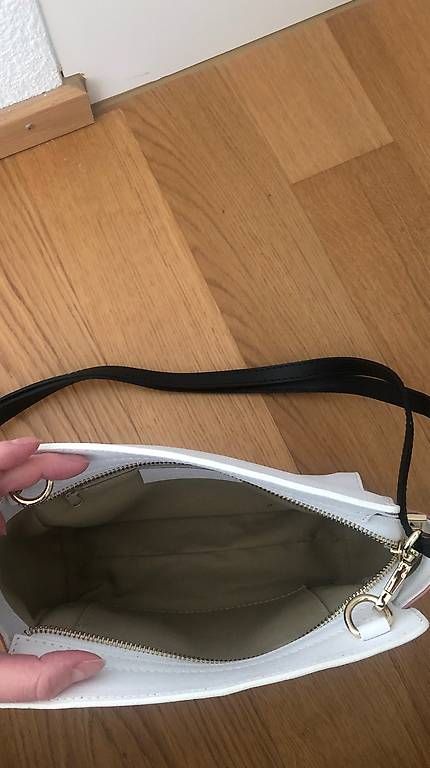 Borse da donna: Leder Umhängetasche – Usato da Aarburg venduto da Noemi.H 3