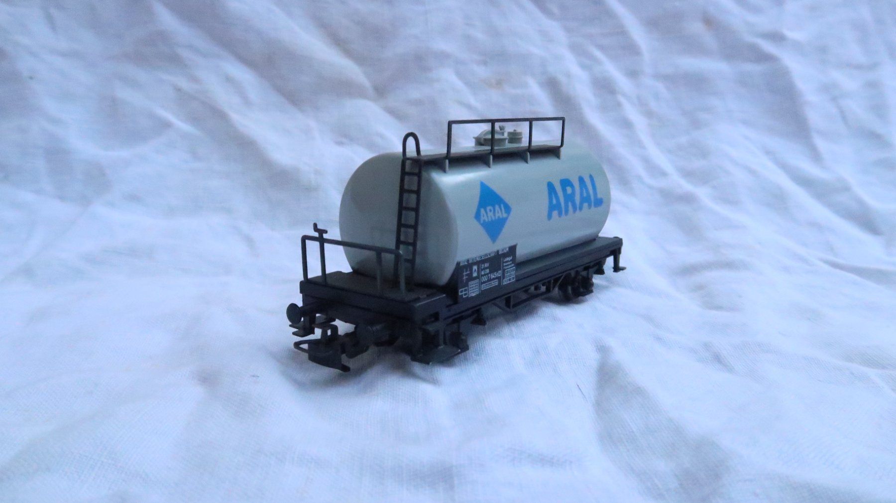 Märklin Trains électriques: MÄRKLIN Nr. 4440 DB "Aral" Tankwagen – D'occasion à Muttenz par Laeckerlihamschter 5