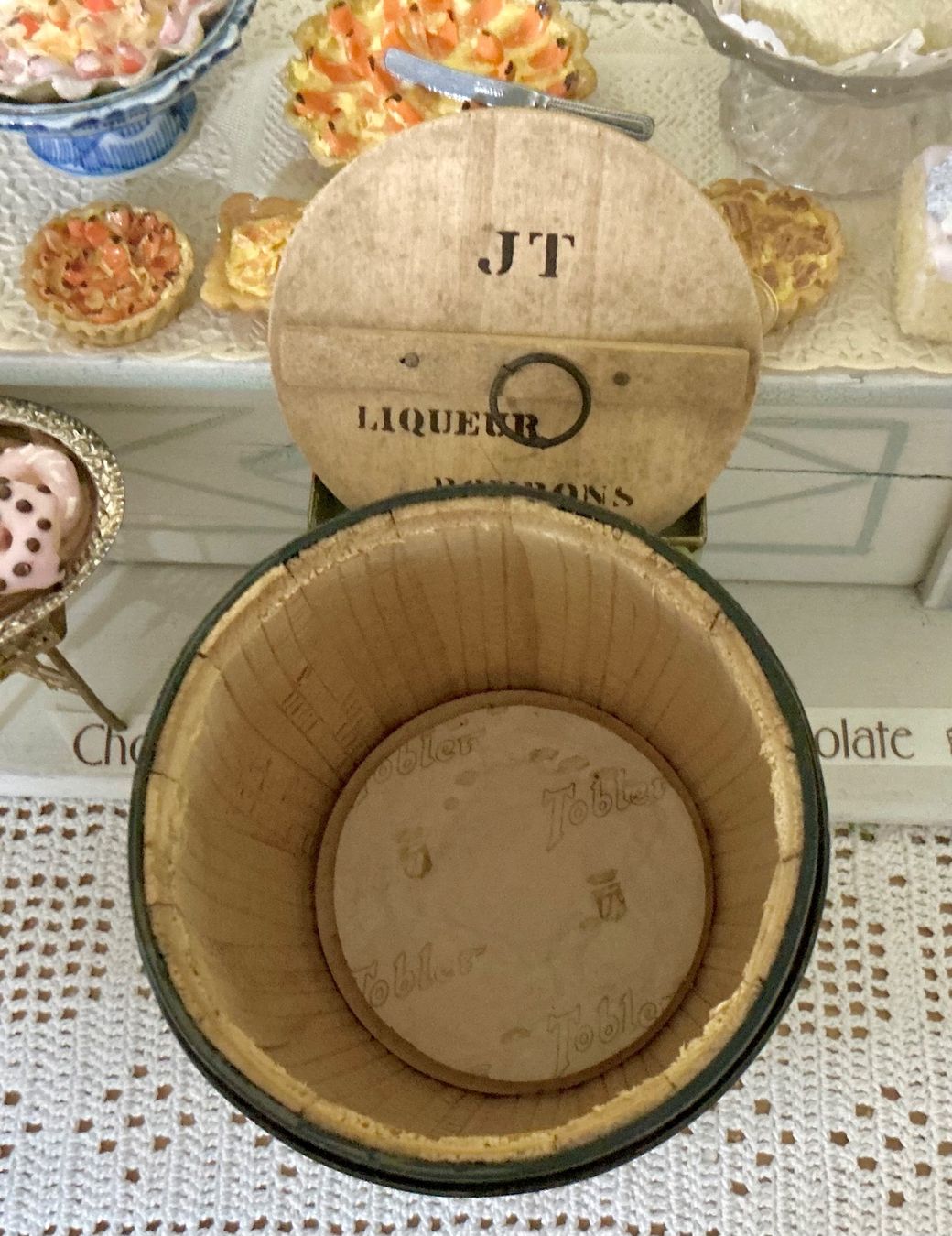 Accessori: ALTES CHOCOLAT TOBLER HOLZFASS – Usato da Zell LU venduto da Silvermemory 4