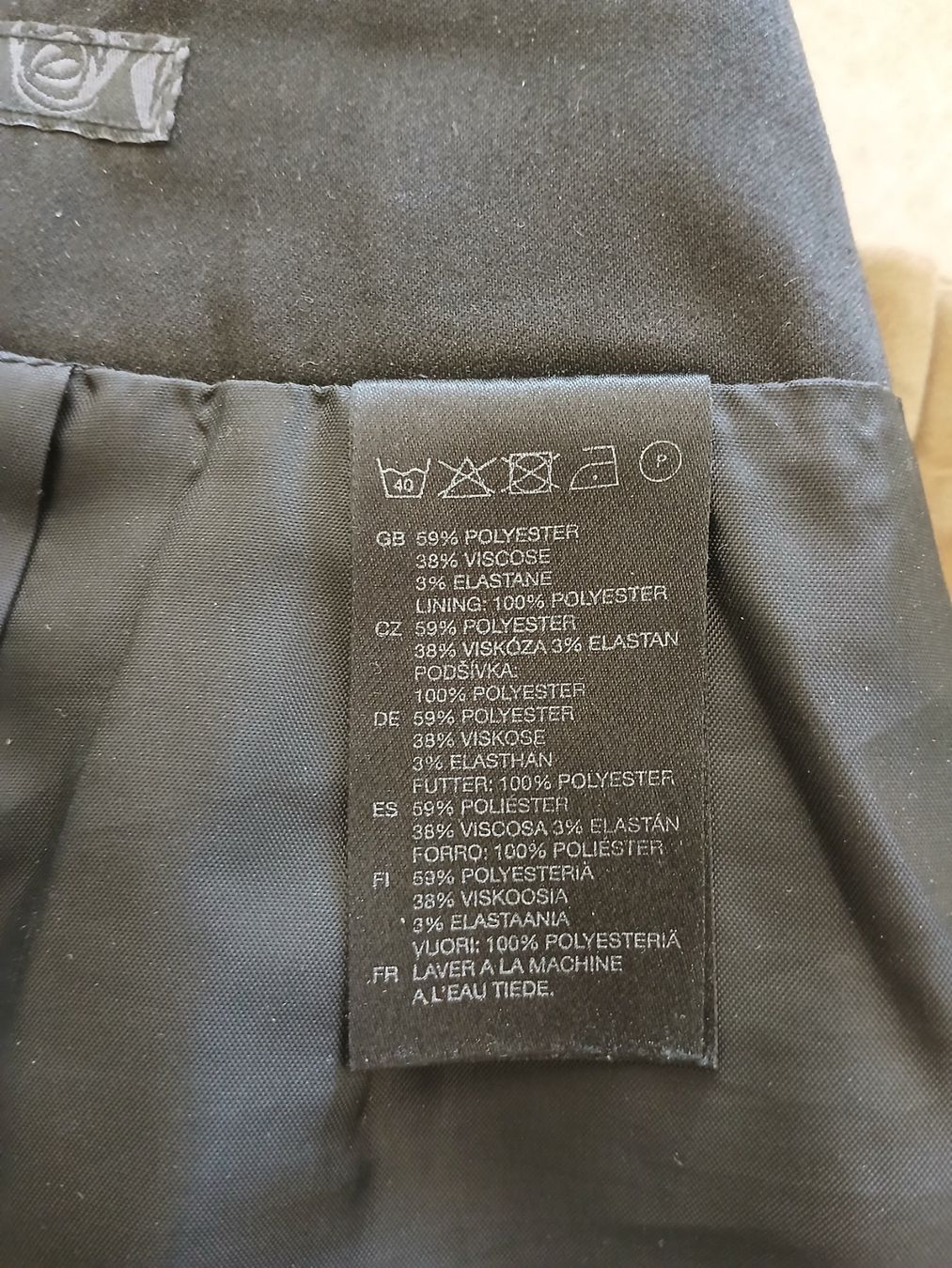 H&M Gonne: Gonna estiva nera con pences – Usato da Baar venduto da fla_v78d 3