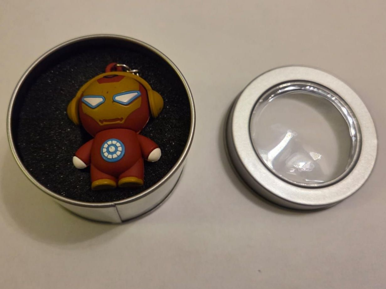 USB Sticks: Clé USB / Porte-clé Iron Man neuve 4GB – Neu und originalverpackt aus Territet von Cenh 3