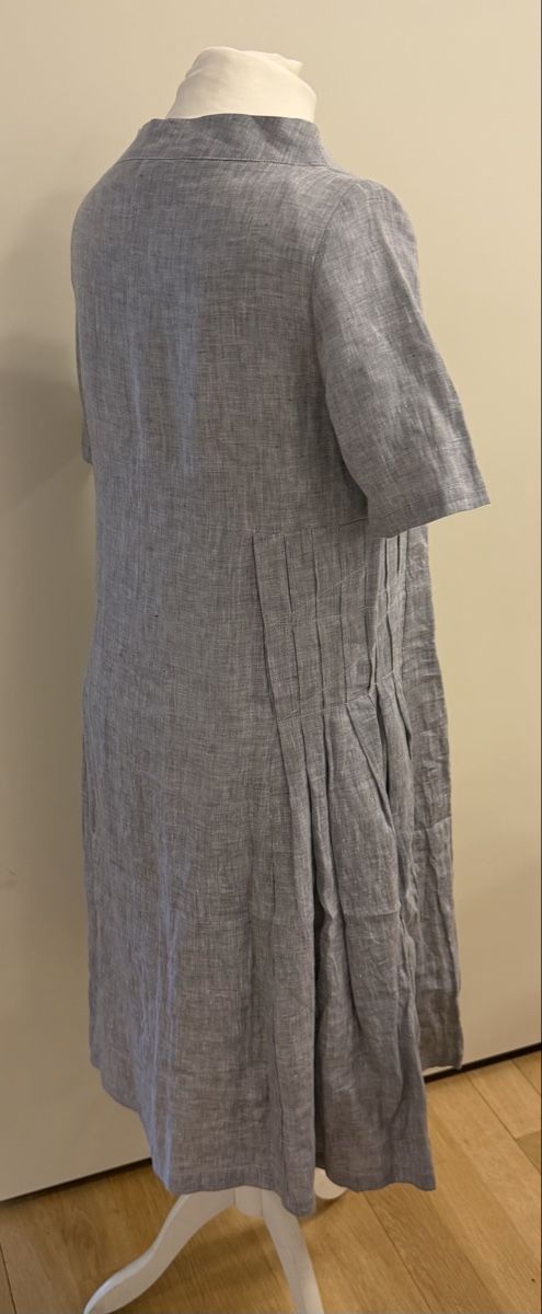 Robes: Graues Leinenkleid - kurzarm – Neuf (Voir description) à Lengwil par JuliBB 1
