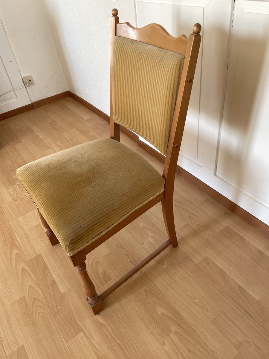 Set di tavolo e panche: Tisch mit 6 Stühlen – Usato da Fahrwangen venduto da Rehtse03 5