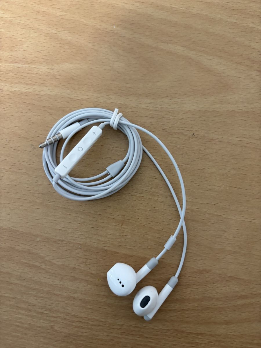 Casques audio: EarPhone- Wired🎧🎧🎧🎧 – Neuf avec emballage d'origine à Stallikon par Toluu