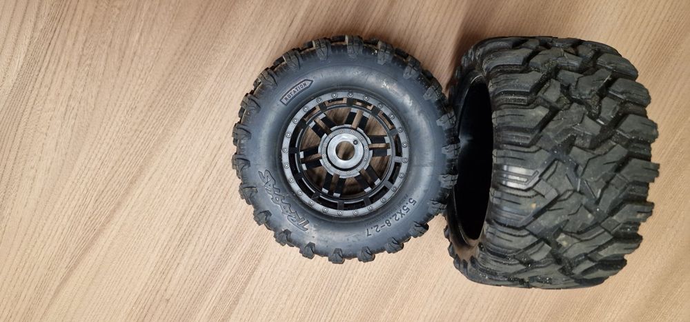 Traxxas MAXX Set Pneumatici All Terrain Su Cerchi Neri Satinati TRX8972X