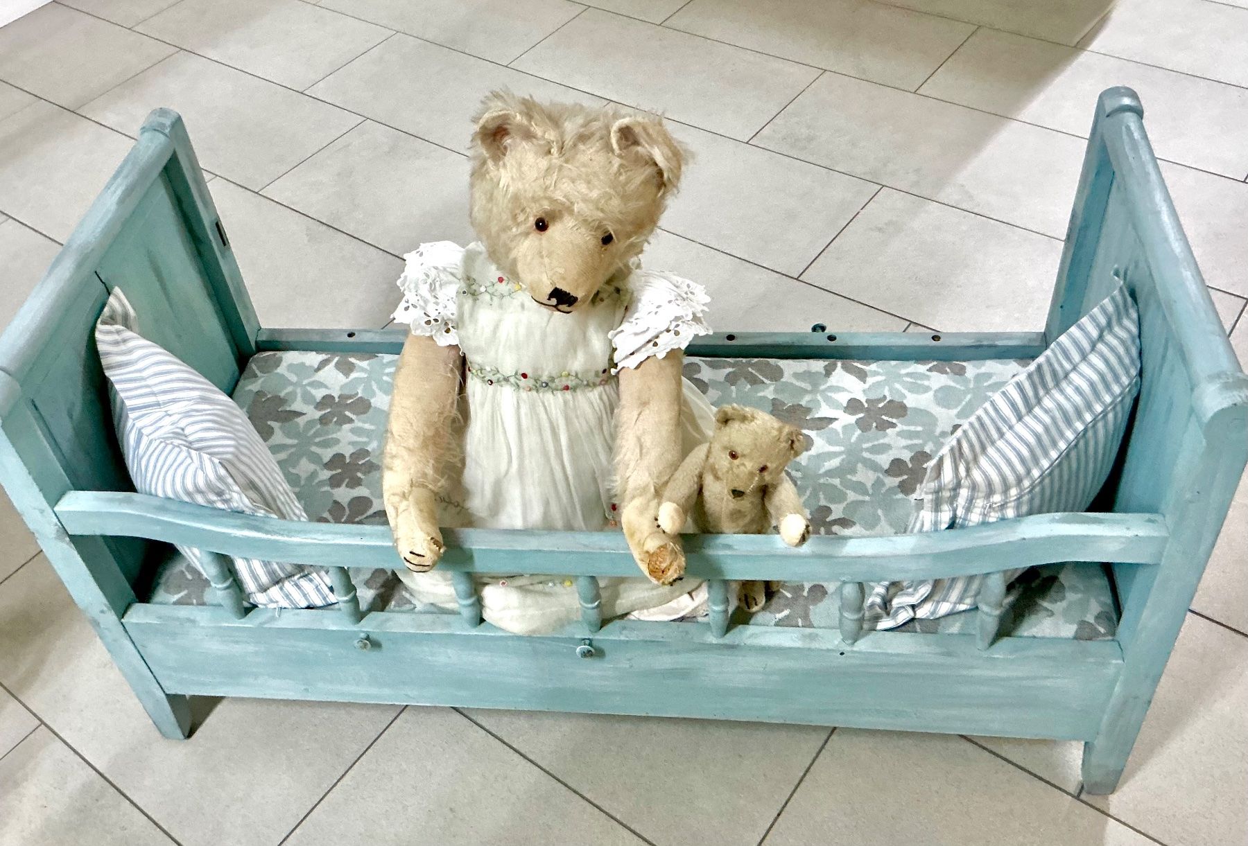 Alle Dekorationen: ANTIKES BETTCHEN – Gebraucht aus Zell LU von Silvermemory 2