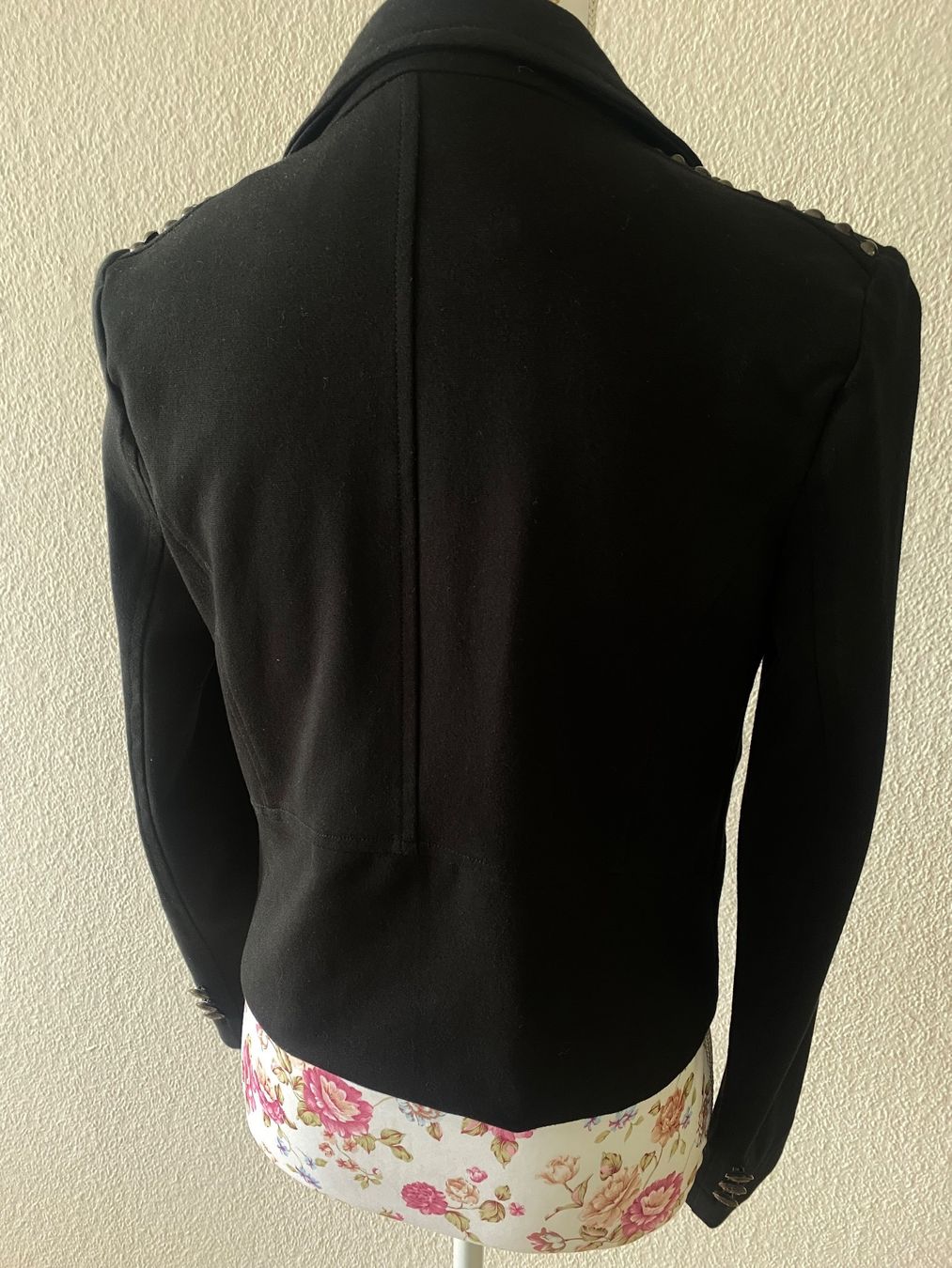 Giacche: Coole Jacke schwarz mit Details CacheCache  Gr S – Nuovo (secondo la descrizione) da Schönenberg ZH venduto da Pfupfli1 4