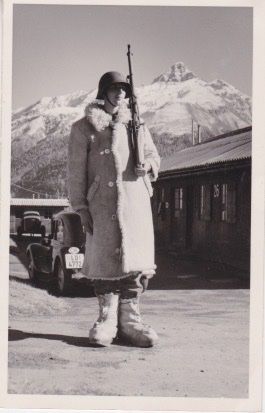 Schweizer Armee Uniformi: Wache-Soldat mit Winter-Tenue – Usato da Schlieren venduto da Rapaelli