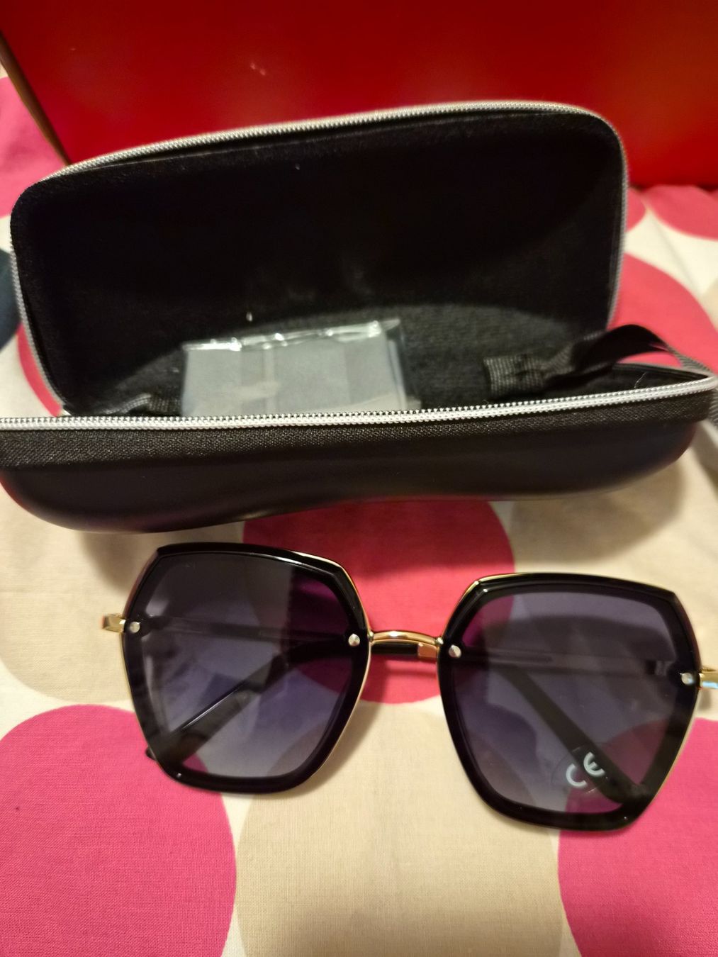 Brillen & Gläser: Sonnenbrille – Neu und originalverpackt aus Dietikon von Eleda