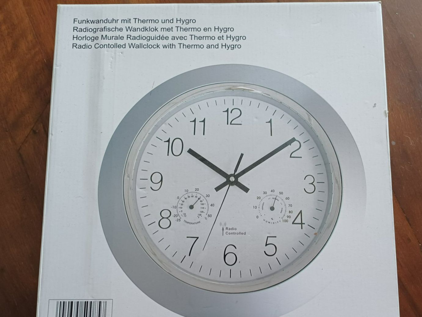 Orologi: Funkwanduhr mit Thermo und Luftfeuchtigkeitsanzeige – Nuovo e nell'imballaggio originale da Zürich venduto da carolina71