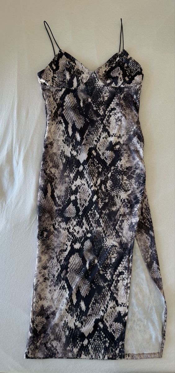 Bershka Vestiti: Kleid – Nuovo (secondo la descrizione) da Triesen venduto da kon_kkm8