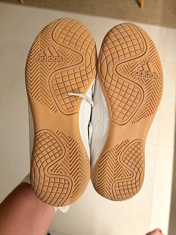 Adidas Scarpe per ragazzi: Adidas Turnschuhe Gr. 33 – Usato da Schönenbuch venduto da Lacanoa 1