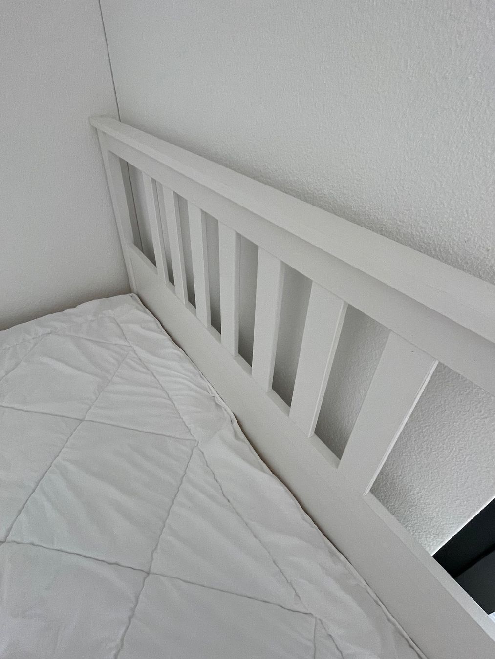 Ikea Letti: Ikea Bettgestell HEMNES 140 x 200 – Usato da Stallikon venduto da lilimatt 2
